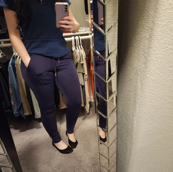 Halara Joggers - Picture 1 of 4